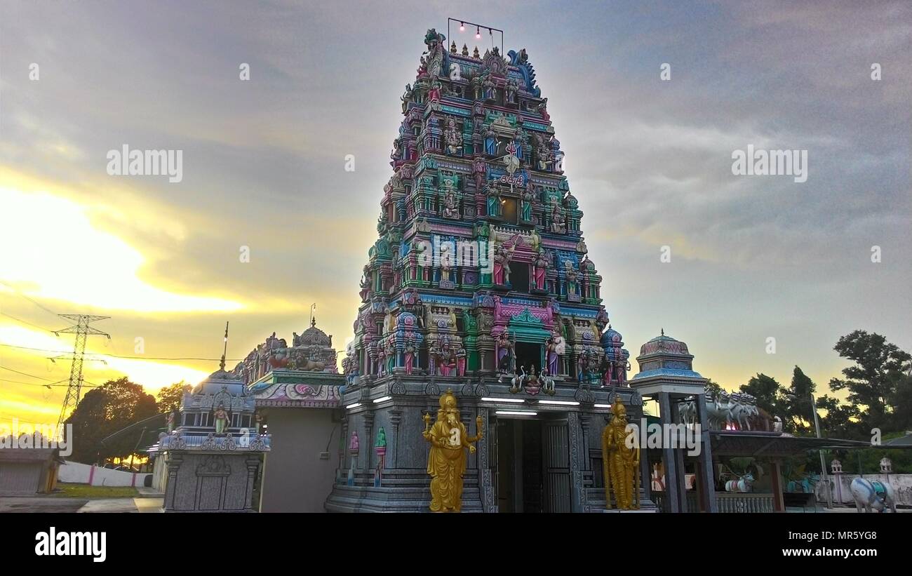 Malaysische Tempel bei Sonnenuntergang Stockfoto