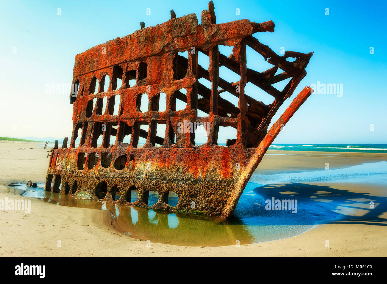 Bei Ebbe, die Reste der Peter Iredale Schiff, das an der Küste von Oregon im Oktober 25, 1906 zerstört. Stockfoto