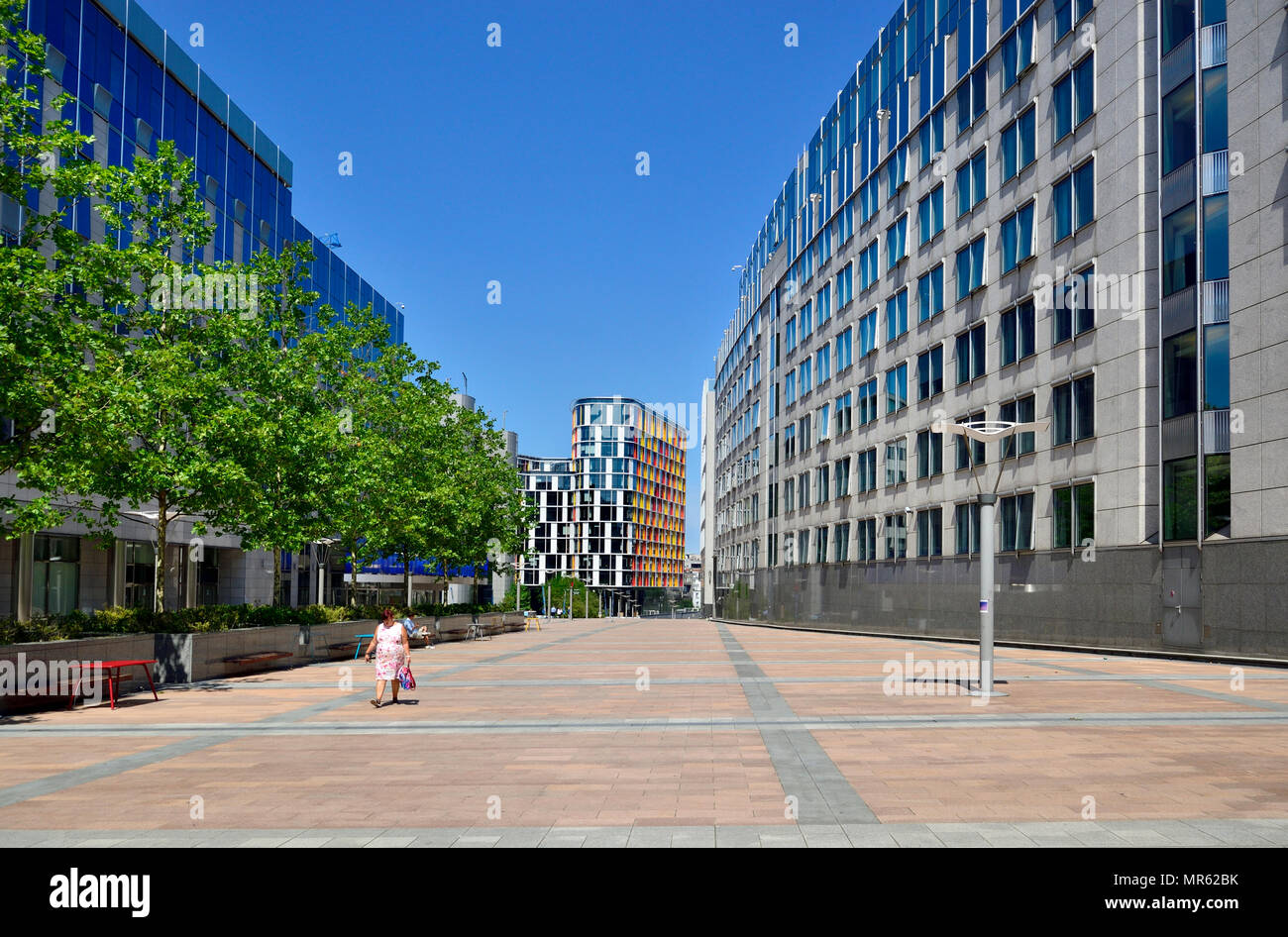 Brüssel, Belgien. Europäischen Parlament Gebäude - Espace Leopold, offenen Raum durch die Haupteingänge Stockfoto