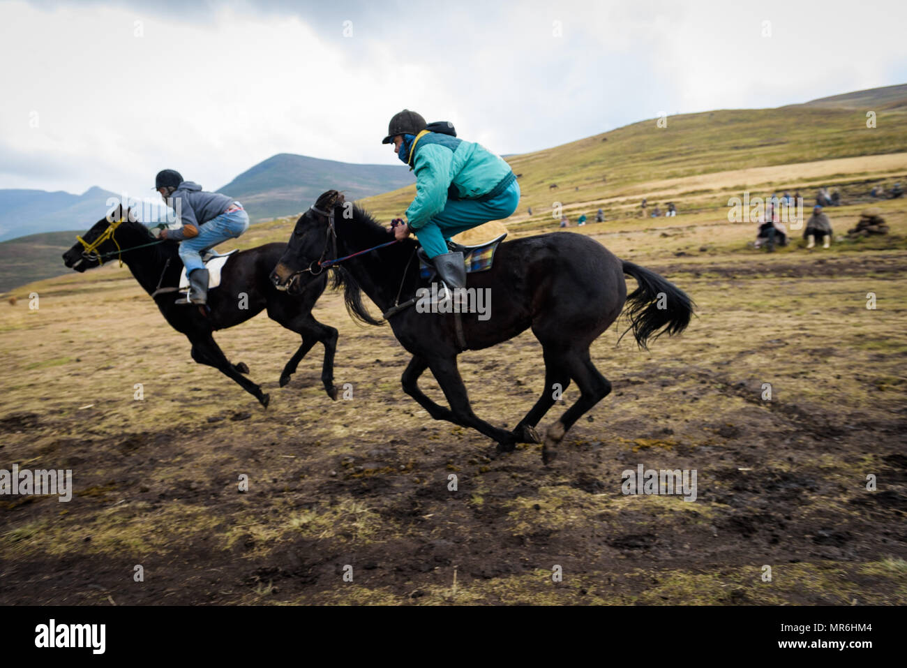 Ein Rennen treffen in Semonkong in Lesotho. Reiter aus umliegenden Dörfer und Gehöfte konkurrieren für einen kleinen Geldbeutel während der Winterspiele Stockfoto