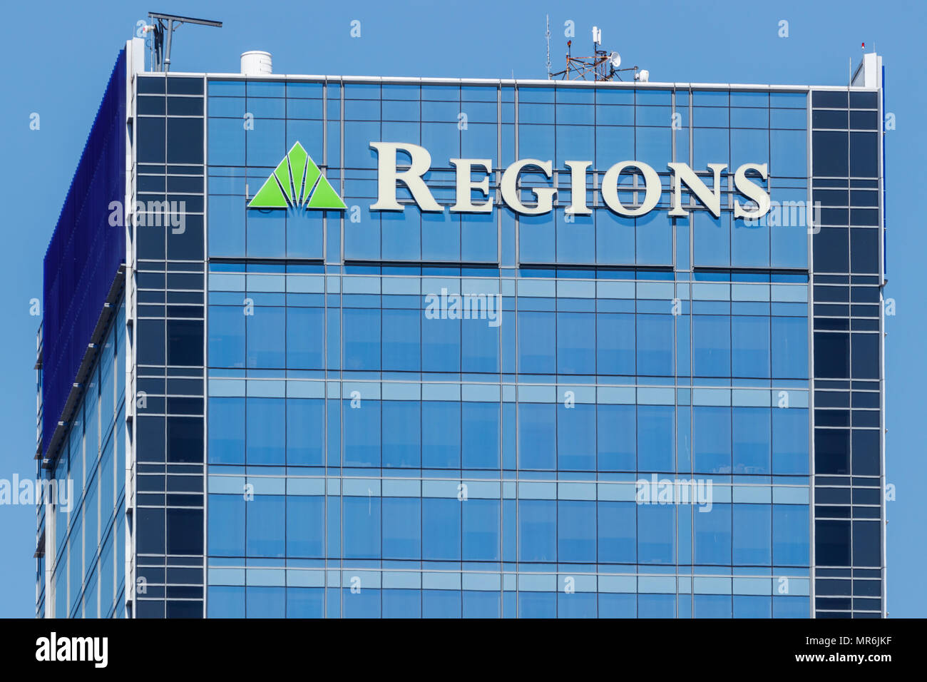 Indianapolis - ca. Mai 2018: Regionen Financial Corporation. Regionen ist das einzige Mitglied der Fortune 500 Unternehmen mit Hauptsitz in Alabama ICH Stockfoto Indianapolis - ca. Mai 2018: Regionen Financial Corporation. Regionen ist das einzige Mitglied der Fortune 500 Unternehmen mit Hauptsitz in Alabama ICH Stockfoto