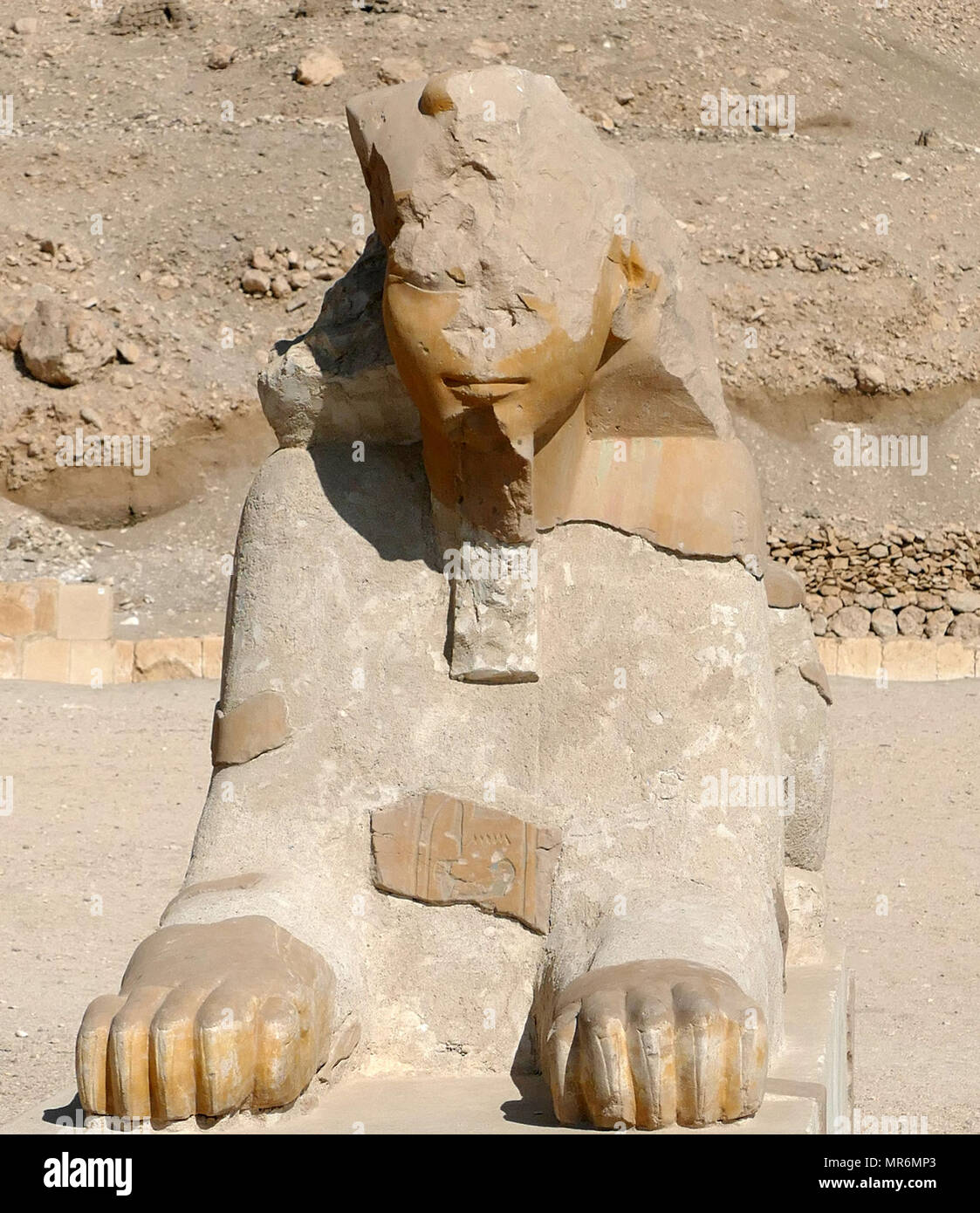 Eine Szene aus dem Teppich von Bayeux, King Edward Gespräch mit Harold. Wilhelm der Eroberer gesehen ist die Jagd. Der Teppich von Bayeux ist eine gestickte Tuch fast 70 Meter (230 ft) langen und 50 cm (20 in) hoch, stellt sie die Ereignisse, die zu der Normannischen Eroberung Englands über William, Herzog der Normandie, und Harold, Earl of Wessex, dem späteren König von England, und gipfelte in der Schlacht von Hastings. Es ist bis heute auf das 11. Jahrhundert dachte Stockfoto