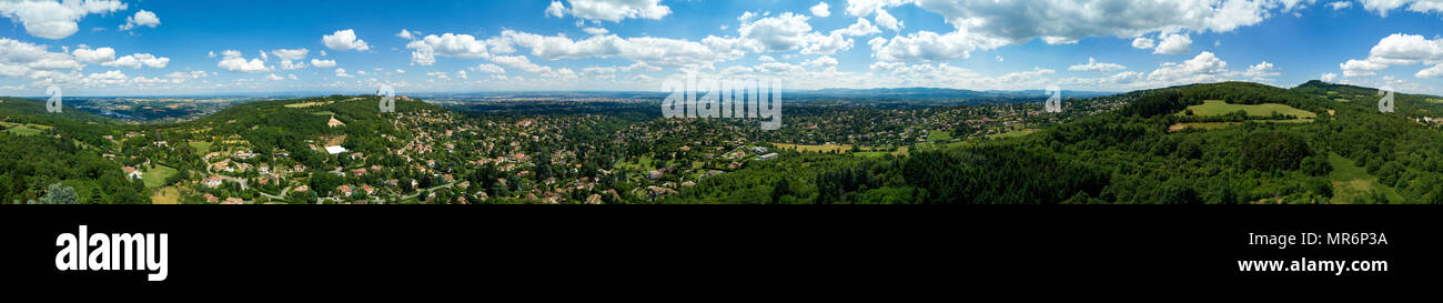 Saint-Cyr-au-Mont-d'Or (Frankreich). Antenne 360° Panorama vom Gipfel des Mont d'Or Massiv. Von links nach rechts: Neuville, Saint-Cyr-au-M links Stockfoto