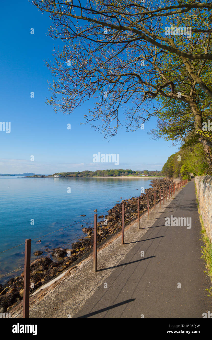 Rückblick auf Silversands Beach in Dunfermline von entlang der langen Küstenweg Fife in Schottland Stockfoto