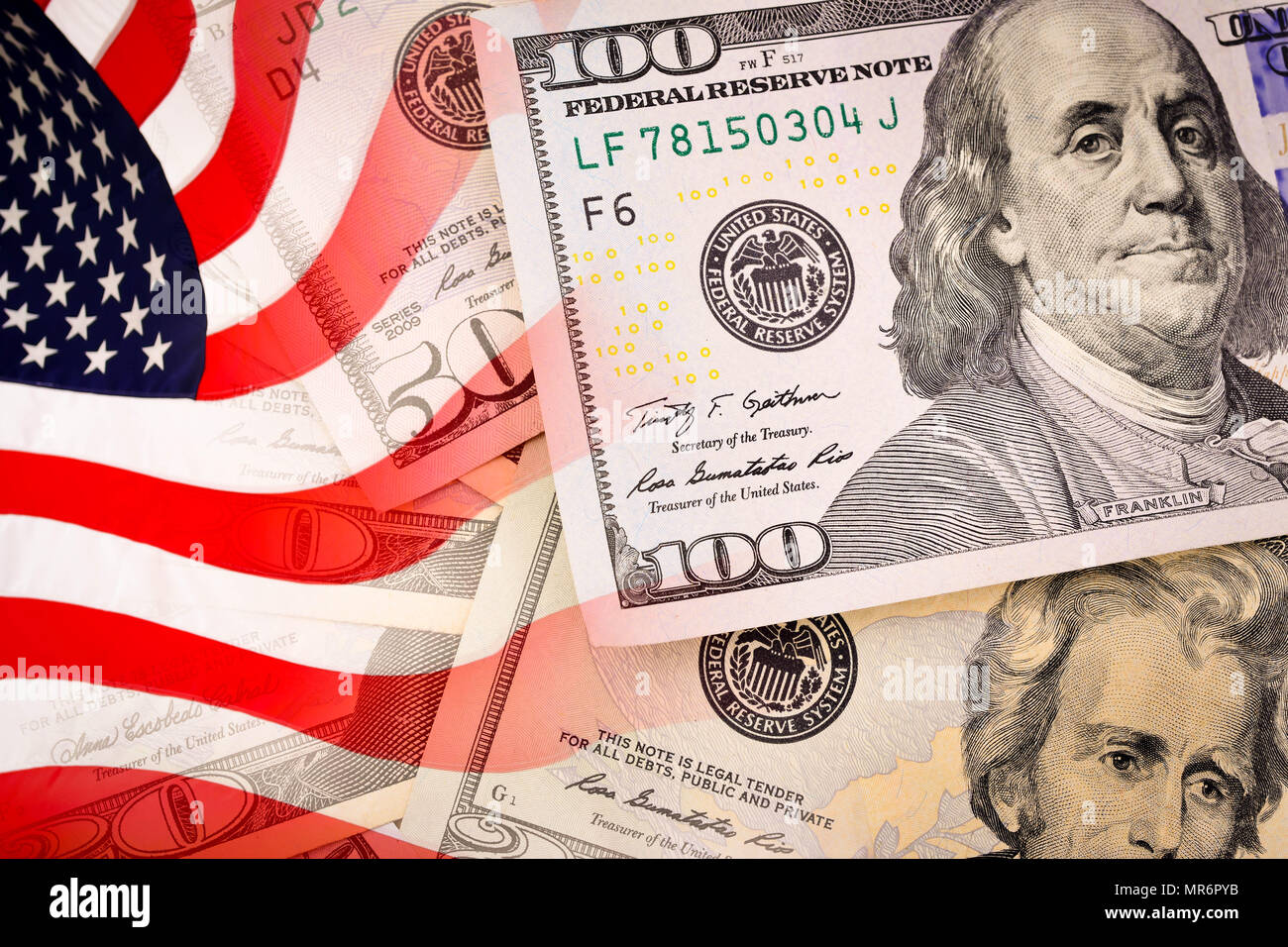 Amerikanische Flagge und Banknoten (USD) Währung Geld Stockfoto