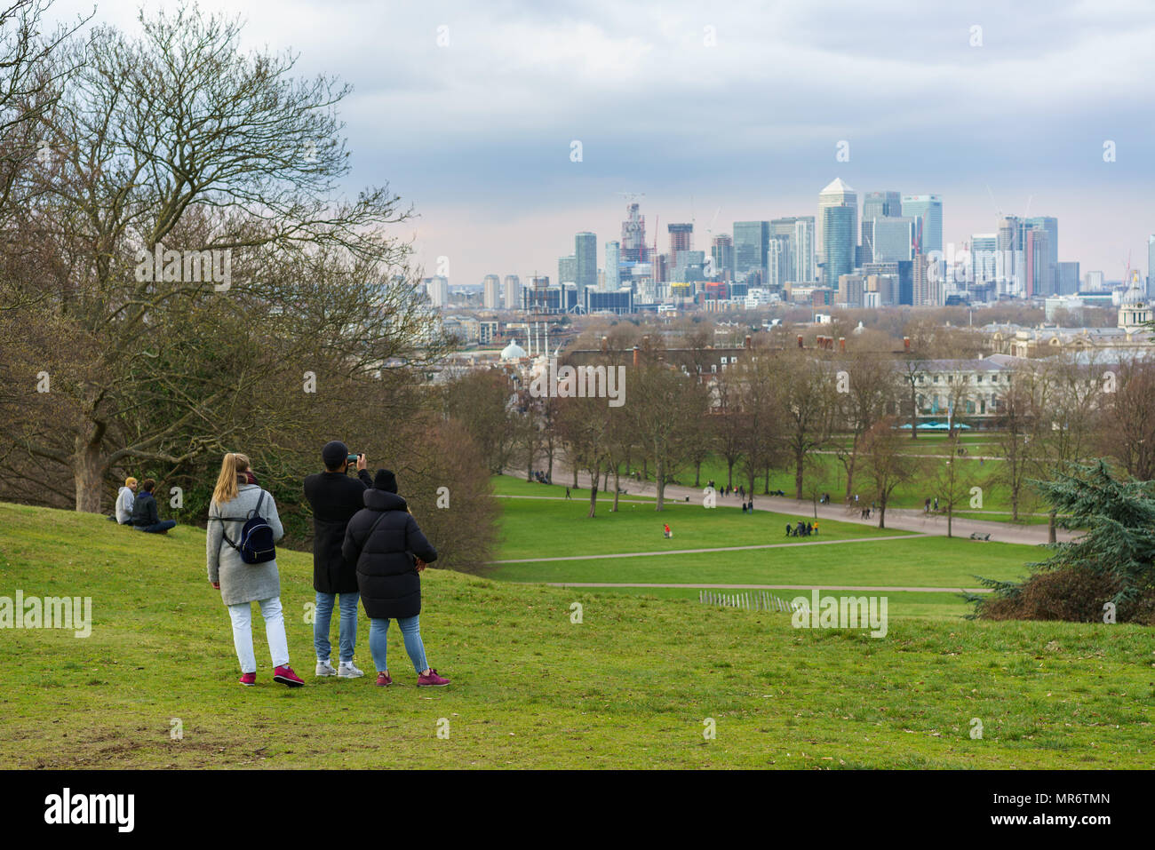 LONDON, UK-März 2018: Touristen Bilder von Greenwich und Canary Wharf. Stockfoto