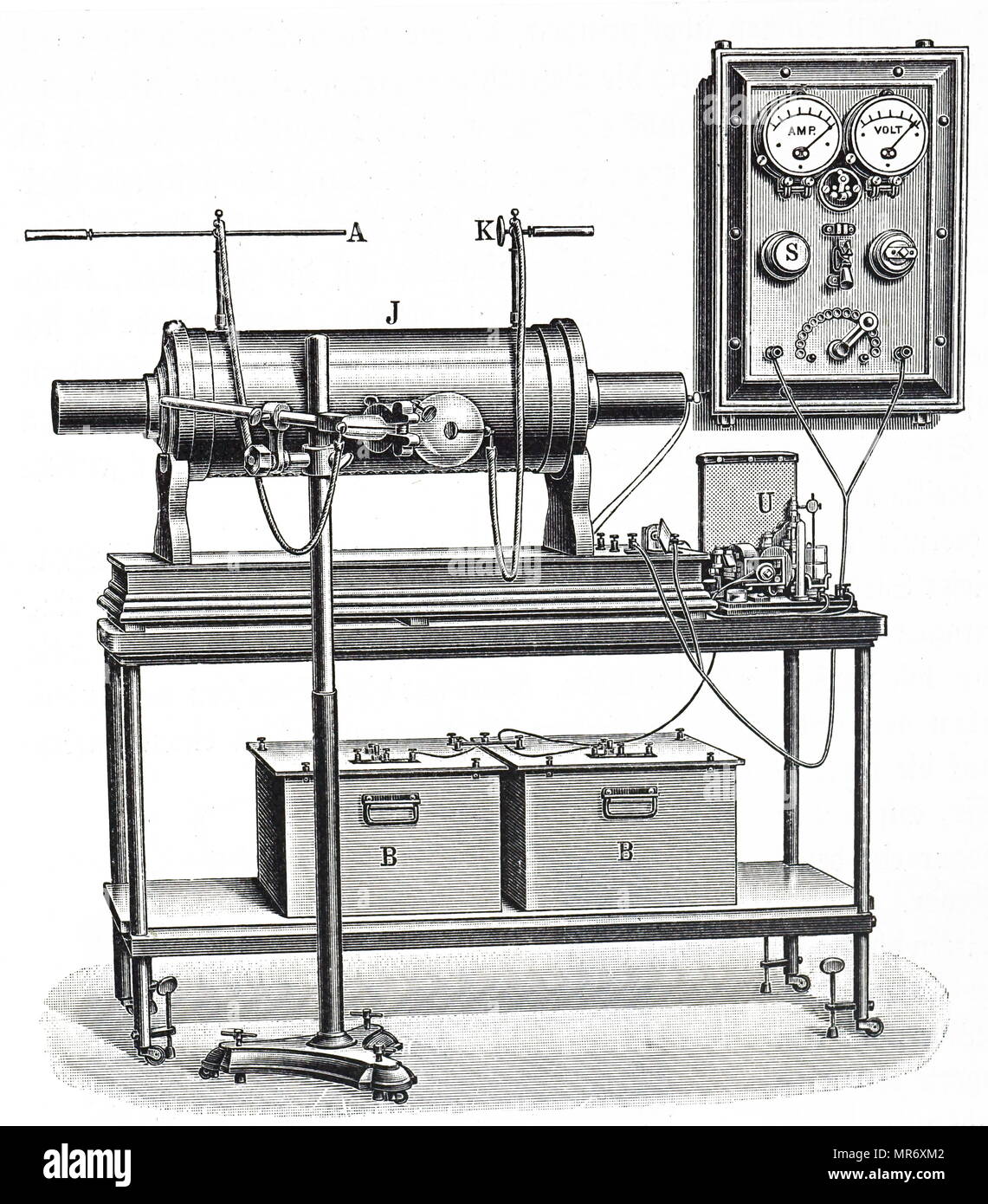 Gravur mit einem frühen Röntgengerät angetrieben durch die nasse Zellen (B, B). Vom 20. Jahrhundert Stockfoto