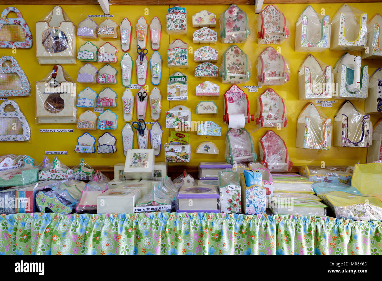 Frutillar, Lakes District, Chile: Dieses nette-als-pin Gift Shop zeigt Deutsche/Schweizer Erbe des Lake District. Stockfoto