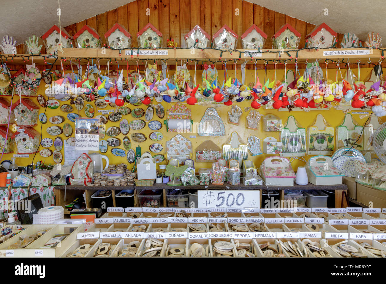 Frutillar, Lakes District, Chile: Dieses nette-als-pin Gift Shop zeigt Deutsche/Schweizer Erbe des Lake District. Stockfoto