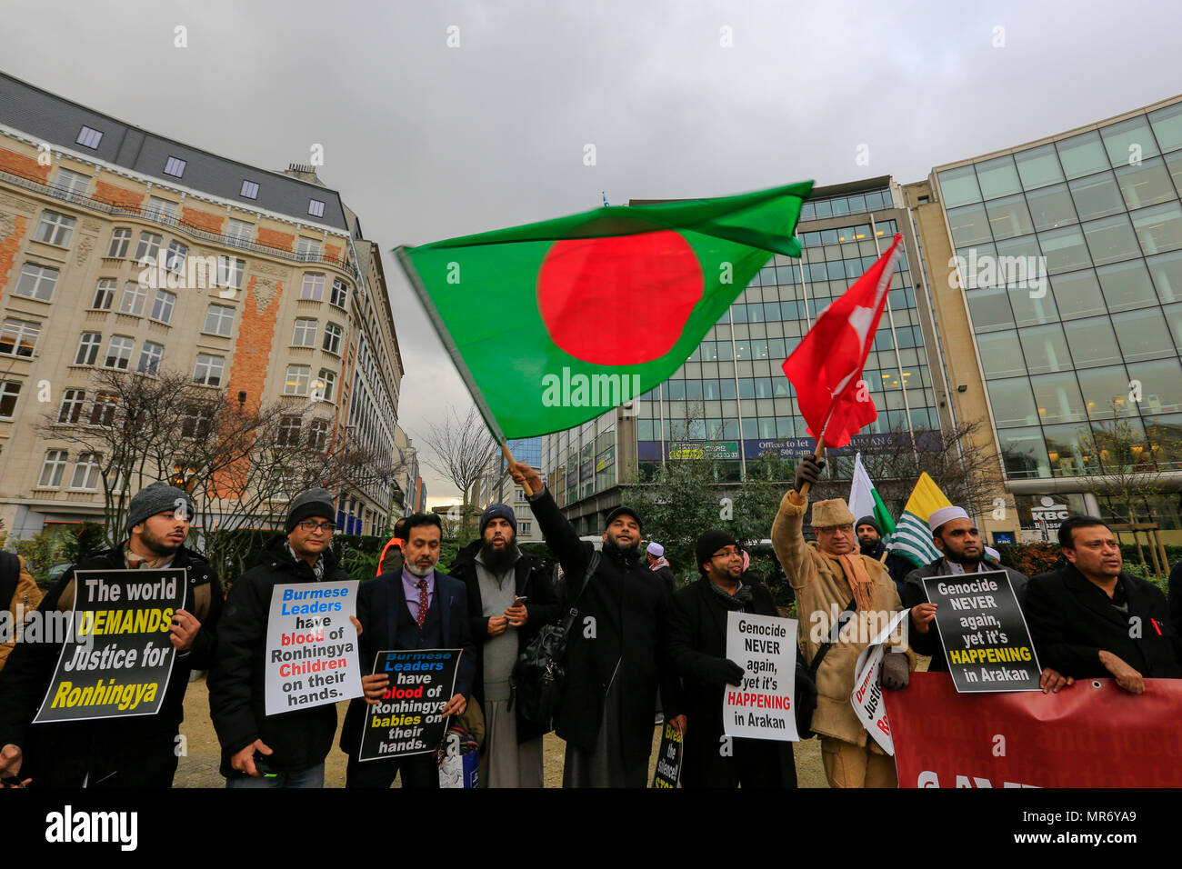 Bangladeschis aus europäischen Ländern vor der Europäischen Union Zentrale in Brüssel demonstrieren für ein Ende des Genozids von Rohingy Stockfoto