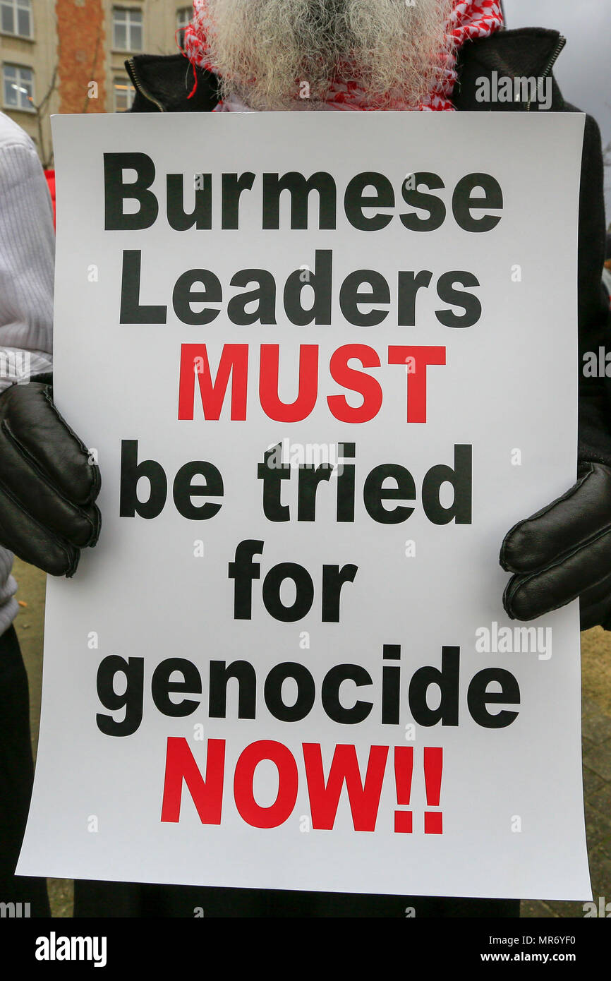 Bangladeschis aus europäischen Ländern vor der Europäischen Union Zentrale in Brüssel demonstrieren für ein Ende des Genozids von Rohingy Stockfoto