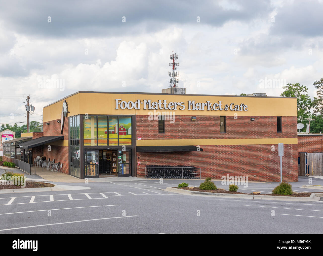 HICKORY, NC, USA, 17. Mai 18: Essen Themen Markt & Cafe, ein Nord-carolina - gegründete Firma, spezialisiert auf lokal angebautem Gemüse und Fleisch.: Stockfoto