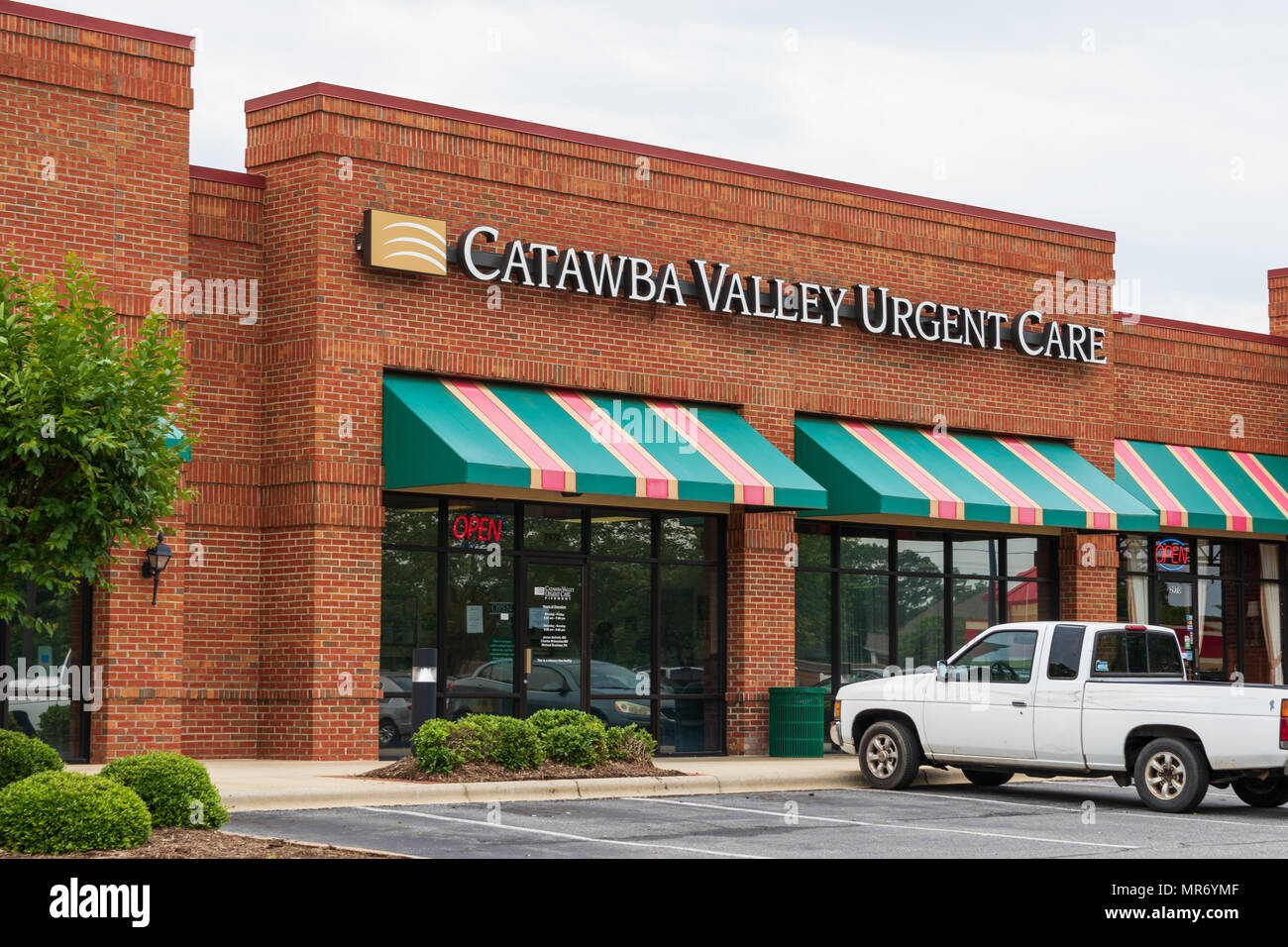 HICKORY, NC, USA-21 Mai 18: Private Emergency health services Immer häufiger sind in den USA, wie dieser Catawba Valley Urgent Care Facility. Stockfoto