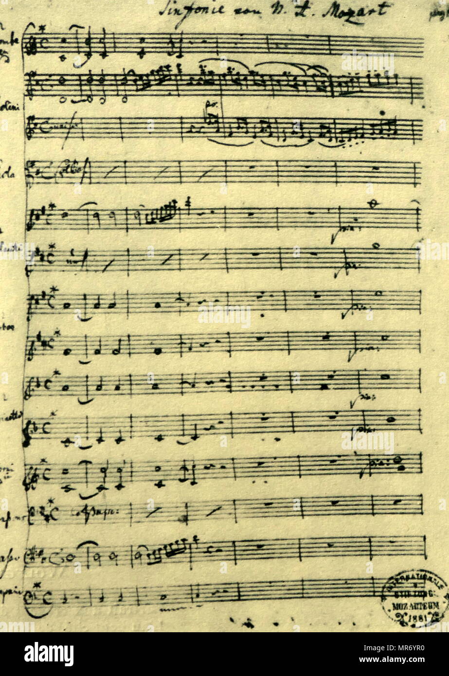 Manuskript der Sinfonie Nr. 31 in D-Dur KV 297/300 a, besser als der Pariser Symphonie genannt, ist eine der bekanntesten Sinfonien von Wolfgang Amadeus Mozart. 1778. Wolfgang Amadeus Mozart (1756 - 1791), war ein produktiver und einflussreichsten Komponisten der klassischen Ära. Stockfoto
