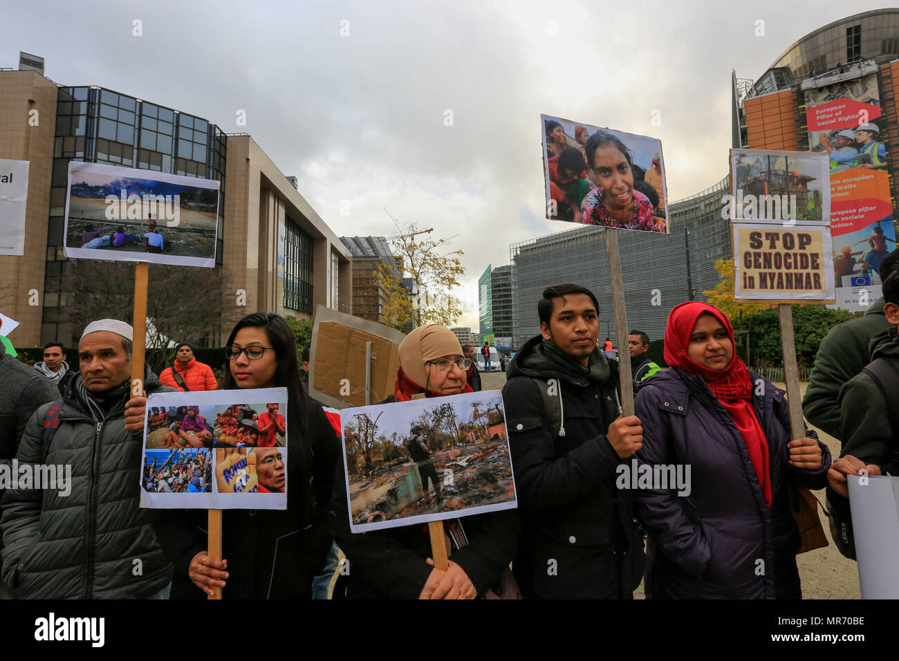 Bangladeschis aus europäischen Ländern vor der Europäischen Union Zentrale in Brüssel demonstrieren für ein Ende des Genozids von Rohingy Stockfoto
