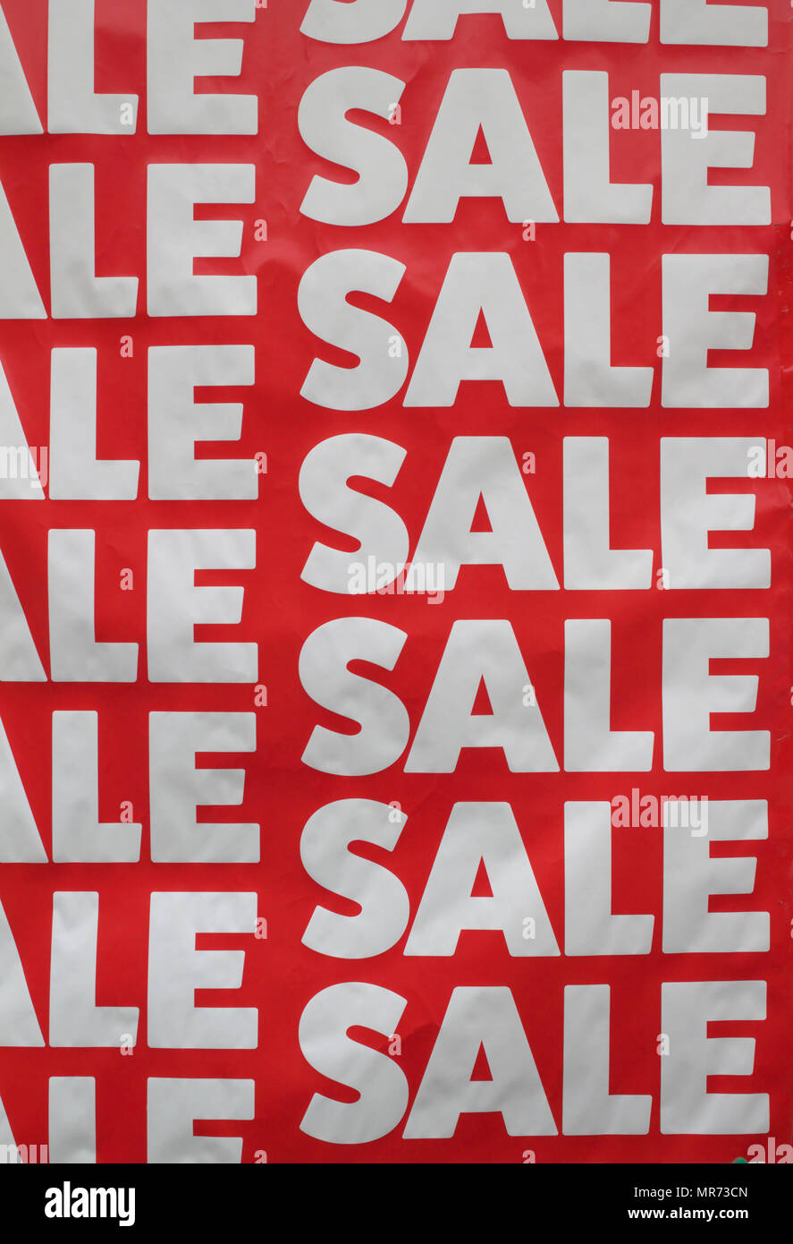 Alton, Hampshire, UK - 25. Mai 2018: ein Verkauf Plakat im Schaufenster mit dem Ziel, mehr Verbraucher savvy Shopper zu verleiten, mit ihrem Geld zu Teil. Stockfoto