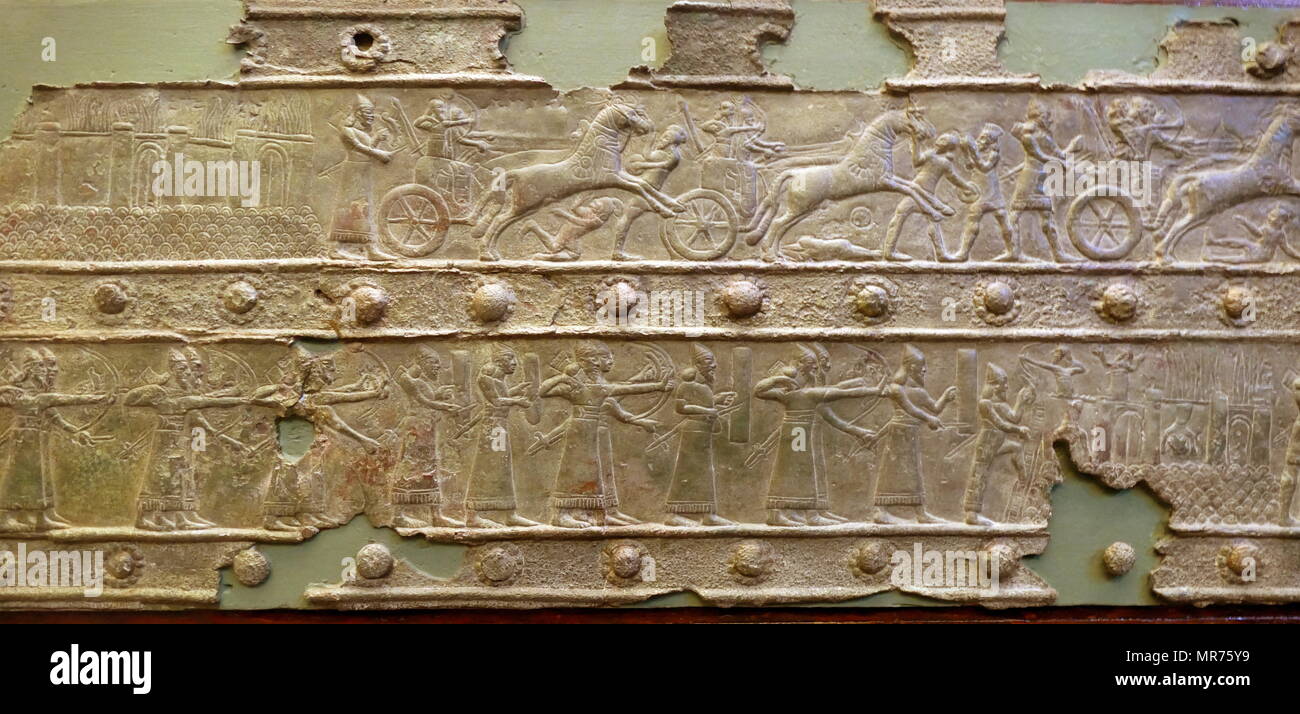 Relief gegossen in einem bronzenen Band aus den Balawat Tore. Antike Balawat (Imgur-Enlil), dating zu den Herrschaften von ASSURNASIRPAL II. 883-859 v. Chr.) und Salmanassar III (r. 859-824 v. Chr.). Die umfangreiche Verwendung von Erzählkunst, die Heldentaten der assyrischen Könige hat ihre Position gefestigt, wie einige der wichtigsten überlebenden Kunstwerke des neuassyrischen Reiches, vergleichbar mit dem umfangreichen Assyrian palace Reliefs. Wenn die neuassyrischen Reiches in Balawat 614-612 v. Chr. fiel, wurde zerstört. Stockfoto