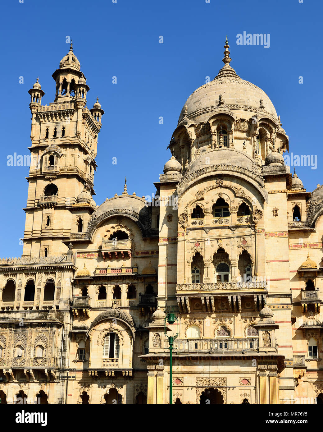 Typisches Beispiel für Indische Architektur im Staat Gujarat, Indien. Stockfoto