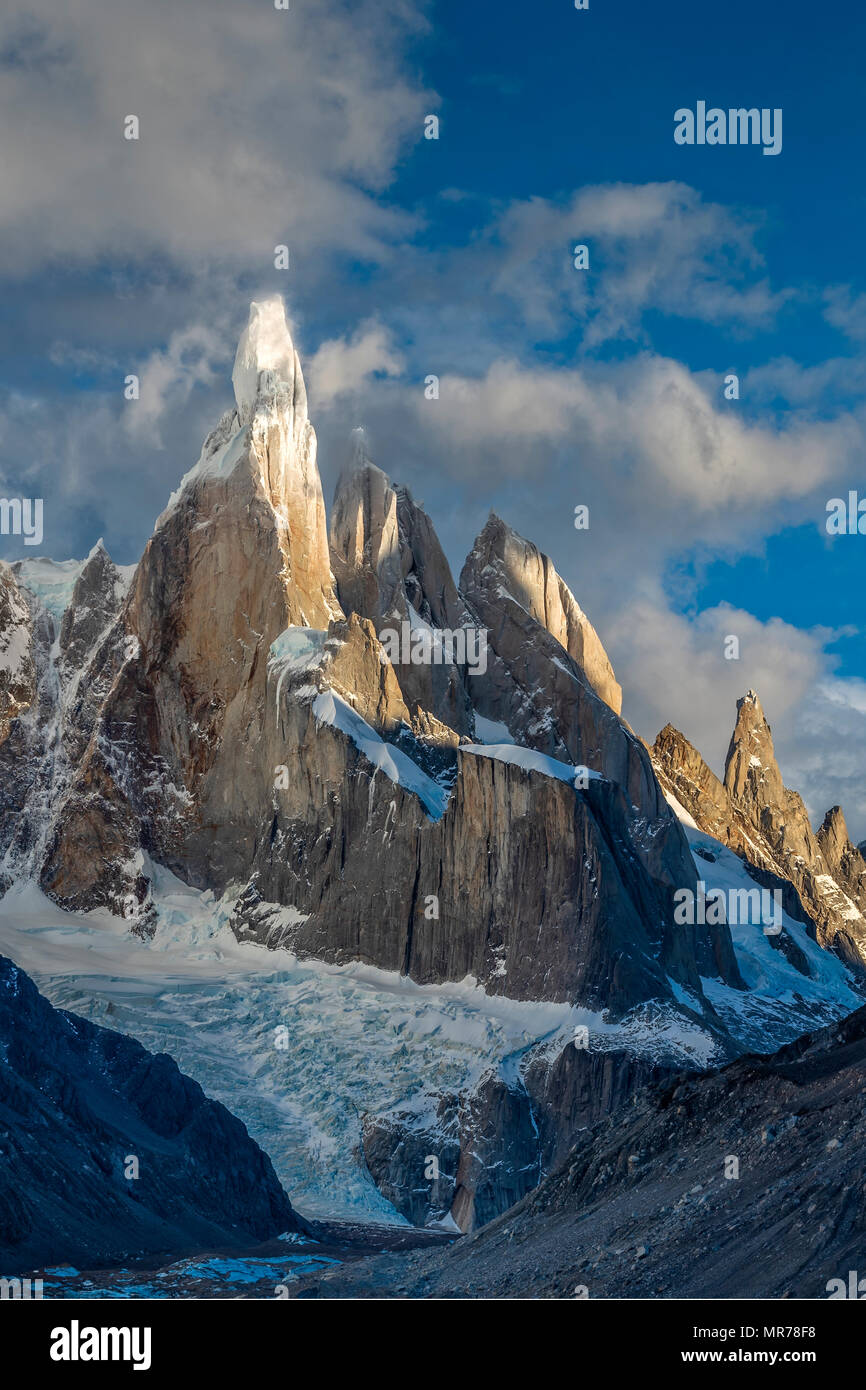 Cerro Torre vom Laguna Torre im Parque Nacional Los Glaciares in der Nähe von El Chaltén, Patagonien, Argentinien. Stockfoto