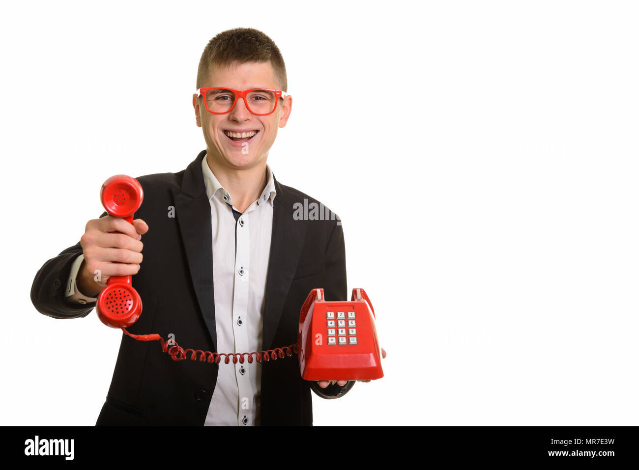 Studio shot junger Geschäftsmann glücklich lächelnd und alten te Stockfoto