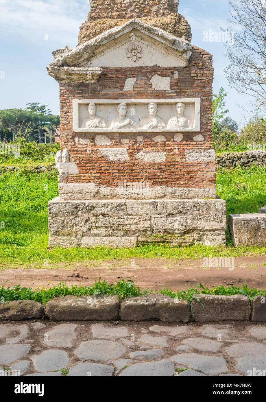 Römische Ruinen entlang der antiken Via Appia (Appia Antica) in Rom. Stockfoto