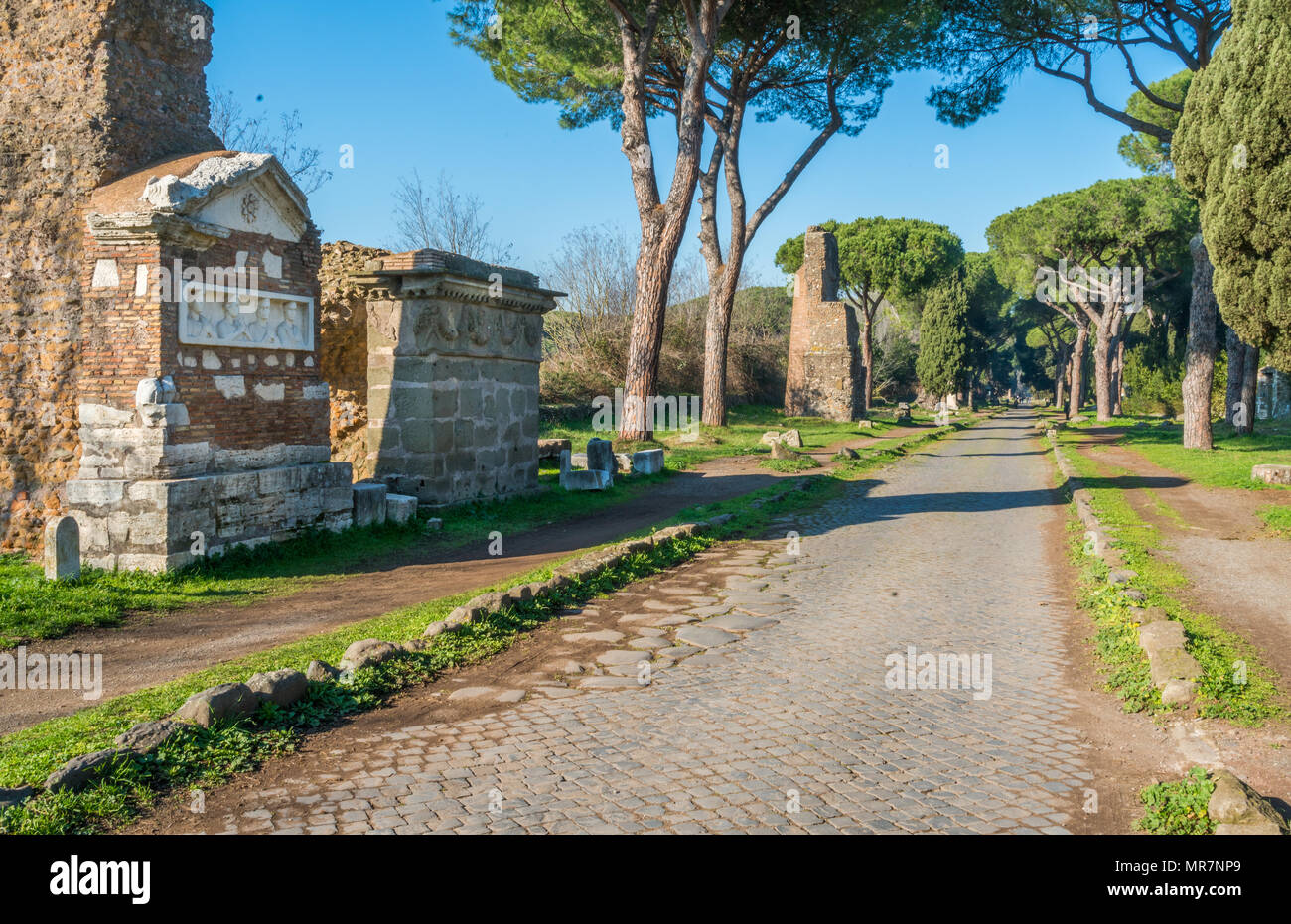 Die Appia (Appia Antica) an einem sonnigen Frühlingsmorgen, in Rom. Stockfoto