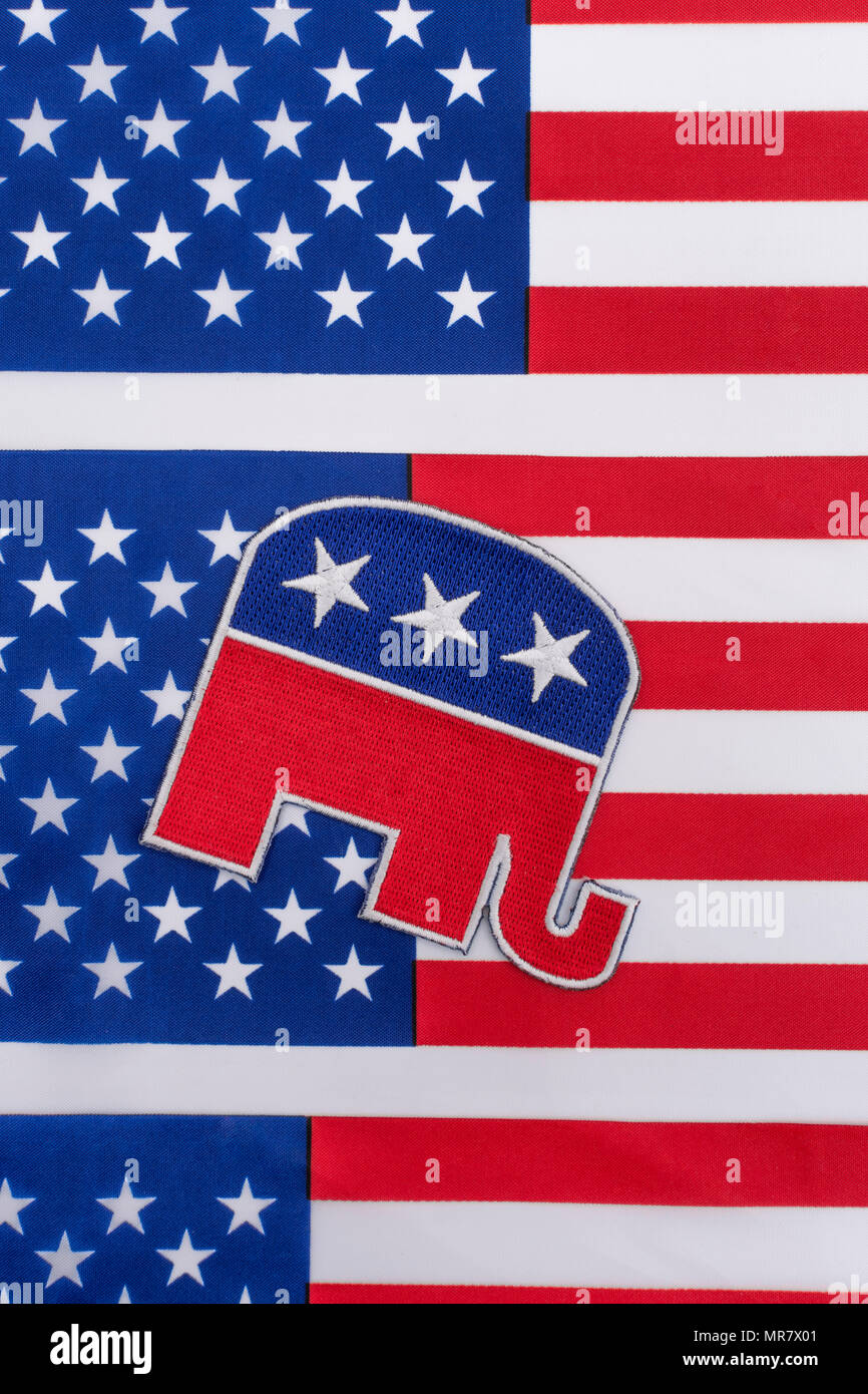 GOP / Republican Party Patch mit Stars & Stripes Flagge. Für US-Halbzeitspiele, Präsidentschaftswahlen, US-Primaries, US-Politik, Republikaner 2024 Rote Welle. Stockfoto