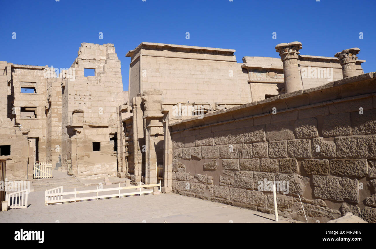 Der chinesische Staat Emblem. Die fünf Sterne auf das Emblem haben die