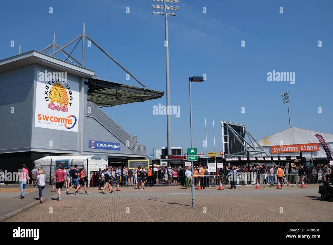 Exeter, Devon, England - 19. Mai 2018: Exeter Chiefs und Newcastle Falken fans das Aviva Premiership Halbfinale am sandigen Park in Exeter, UK besuchen Stockfoto