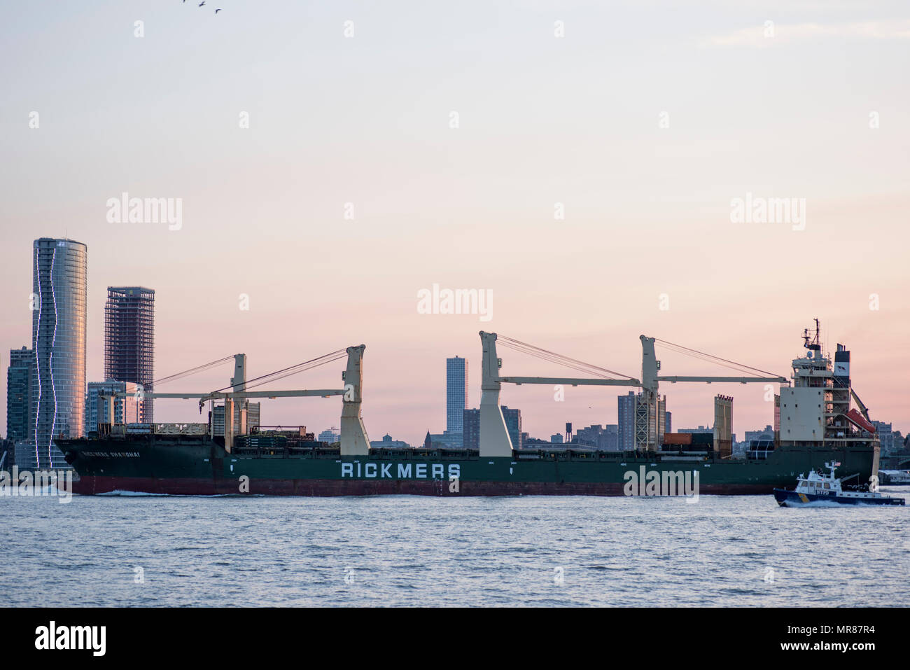 Rickmers Shanghai, New York Harbor, Mai 2018. Stockfoto