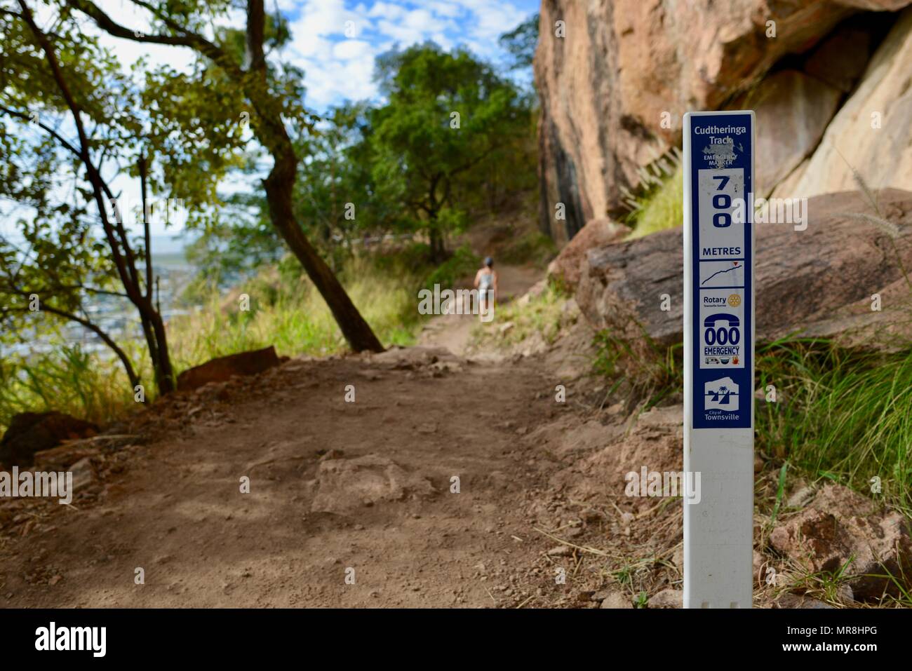 Cudtheringa track Meilenstein Abstand ging Zeichen Schilder, Castle Hill, QLD 4810, Australien Stockfoto