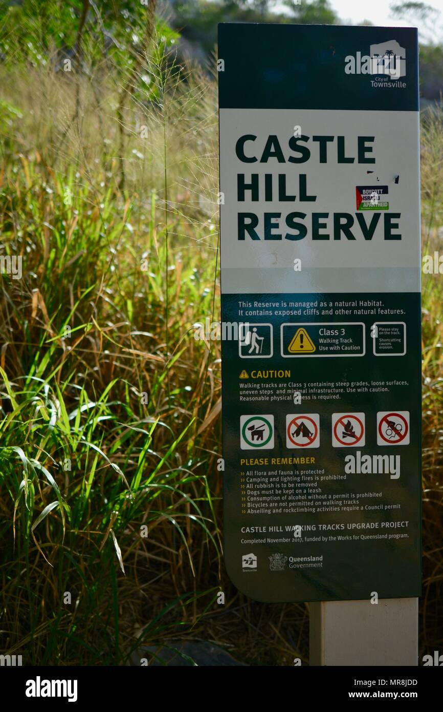 Castle Hill finden Sie auf Cudtheringa Track, Castle Hill, QLD 4810, Australien Stockfoto