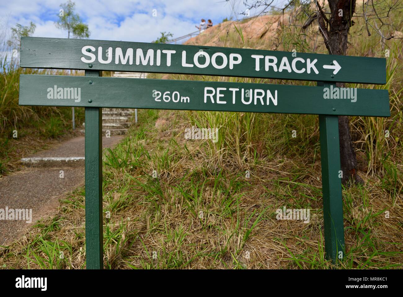 Gipfel LOOP-Spur Zeichen 260 m 260 m zurück, Castle Hill, QLD 4810, Australien Stockfoto