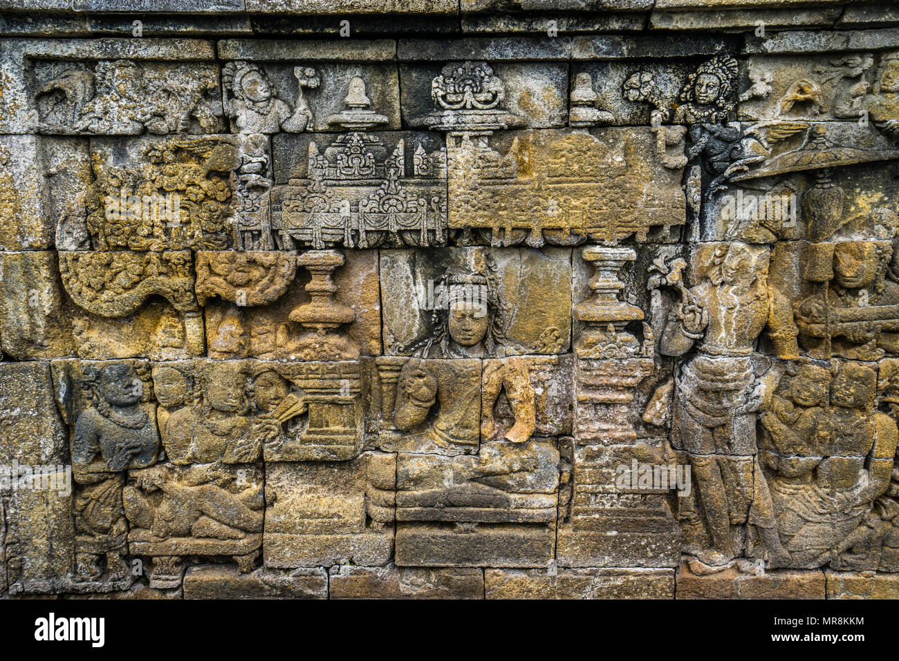 An der vierten Balustrade des 9. Jahrhunderts Borobudur buddhistischen Tempel, die rund 2672 bilden eine der umfassendsten Buddhis Stockfoto