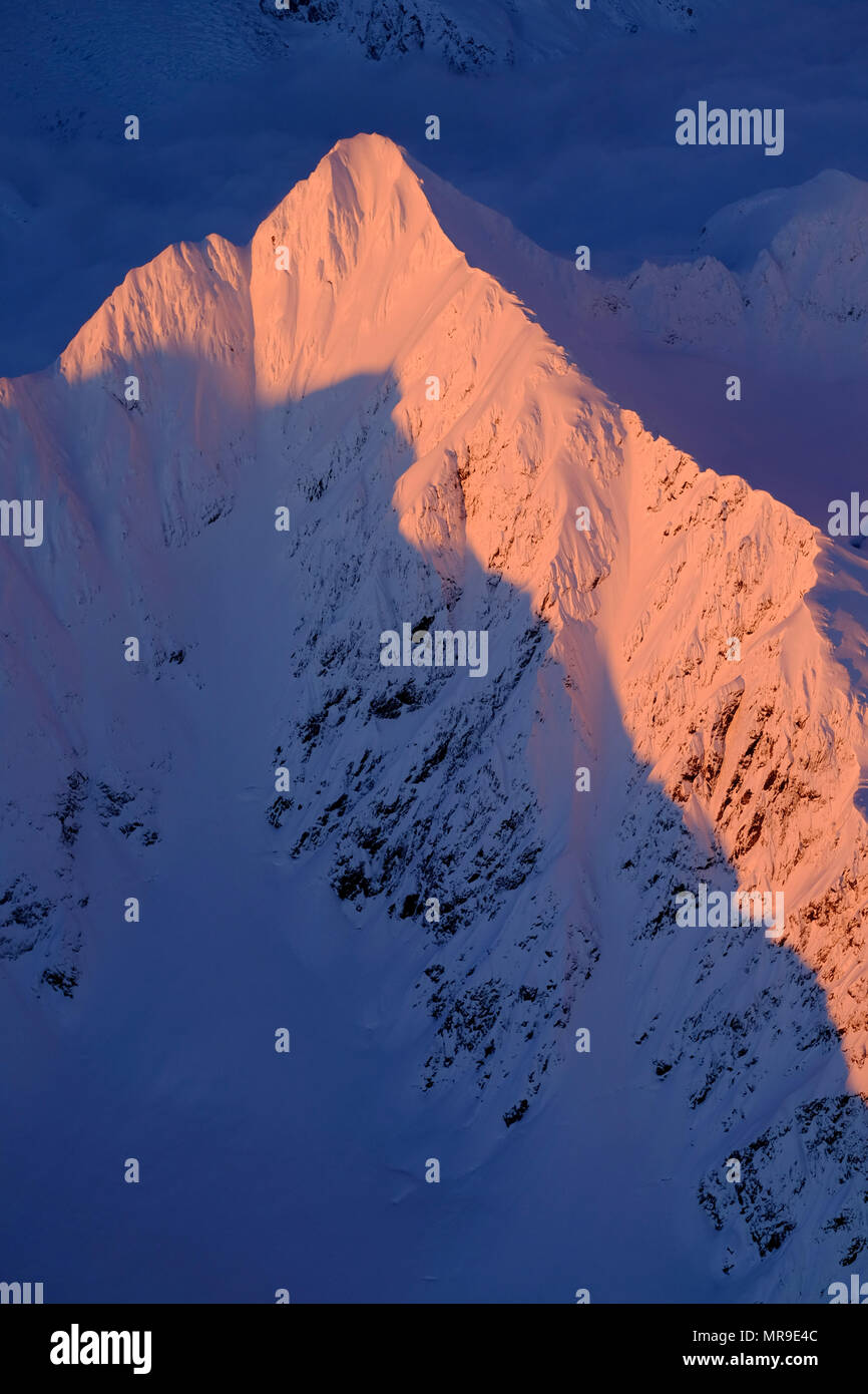Luftaufnahme der Chugach Berge bei Sonnenuntergang, Winter, Alaska Stockfoto