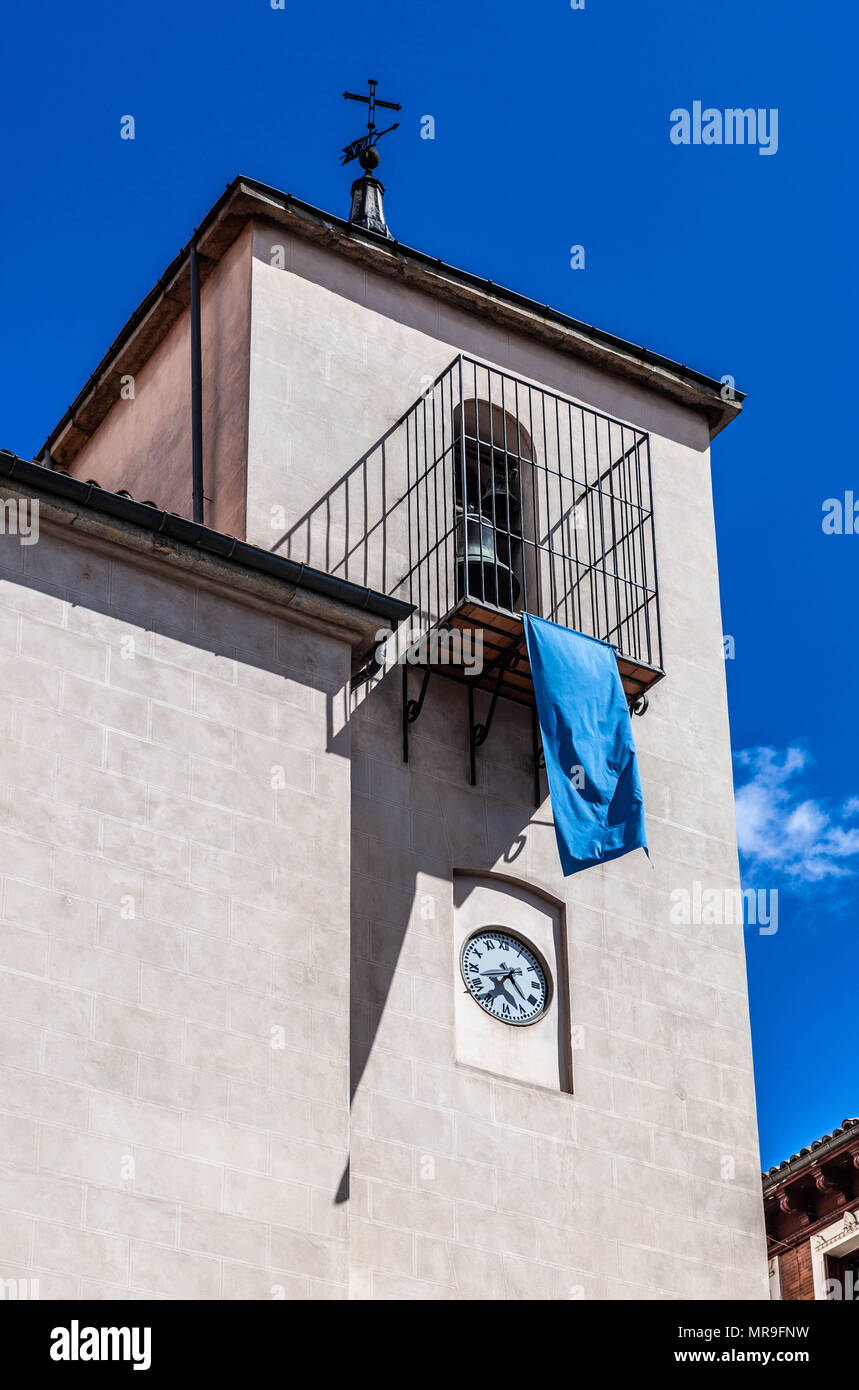 Glockenturm der Iglesia de San Ildefonso, Plaza de San Ildefonso, Barrio de Maravillas, Distrito Centro, Madrid, Spanien. Stockfoto