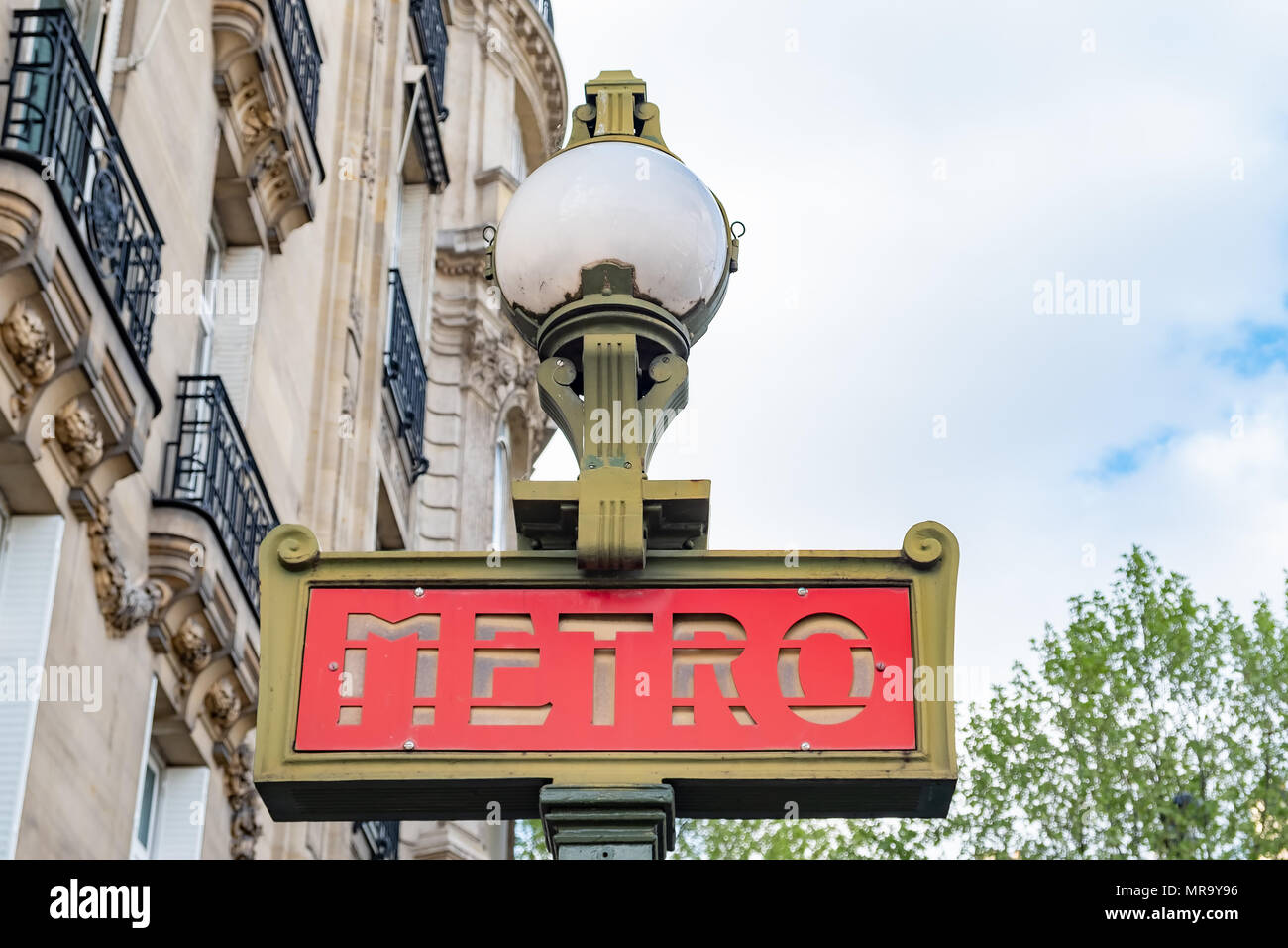 Iconic red Pariser Metro Zeichen fotografiert closeup, Stockfoto