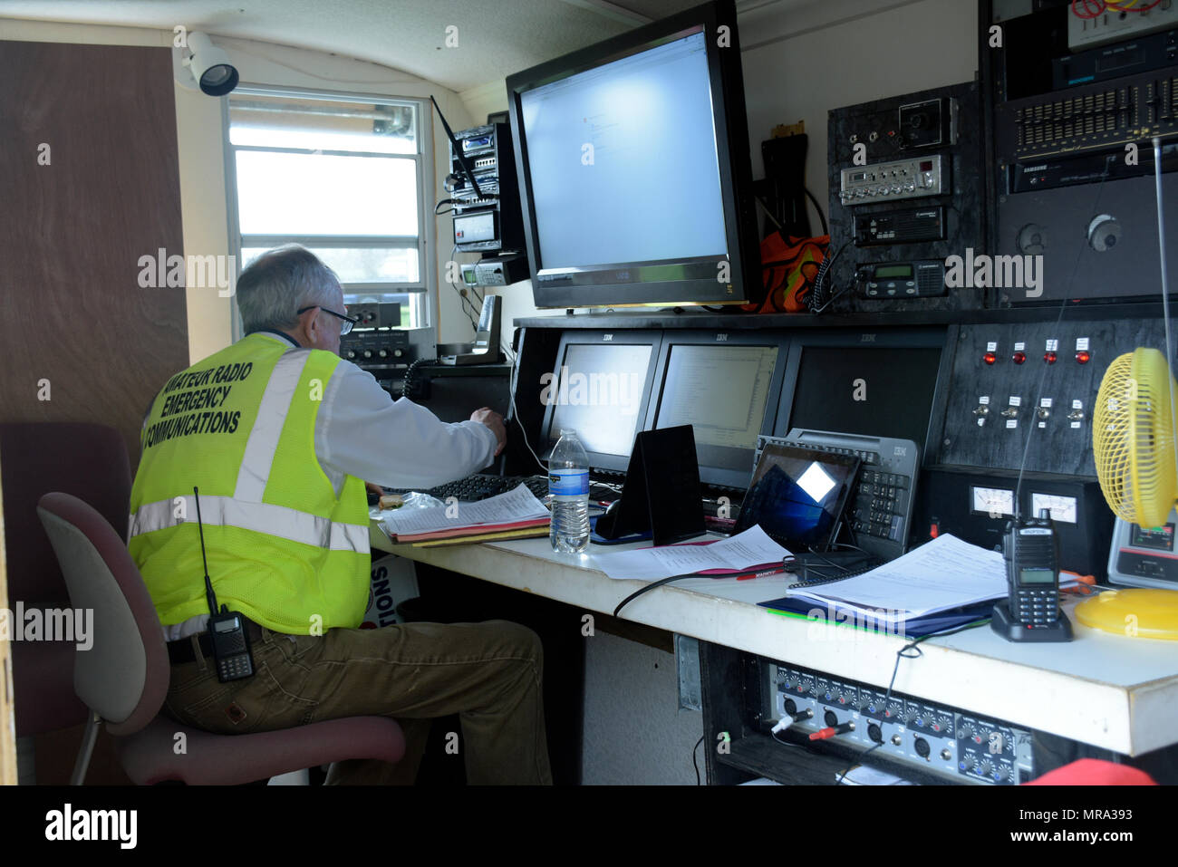 Ein Freiwilliger Mit Der Wisconsin Amateur Radio Emergency Service