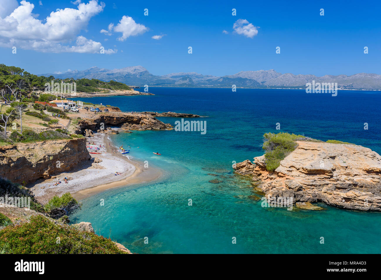 Playa S'Illot - schöner Strand in der Nähe von Alcudia, Mallorca Stockfoto