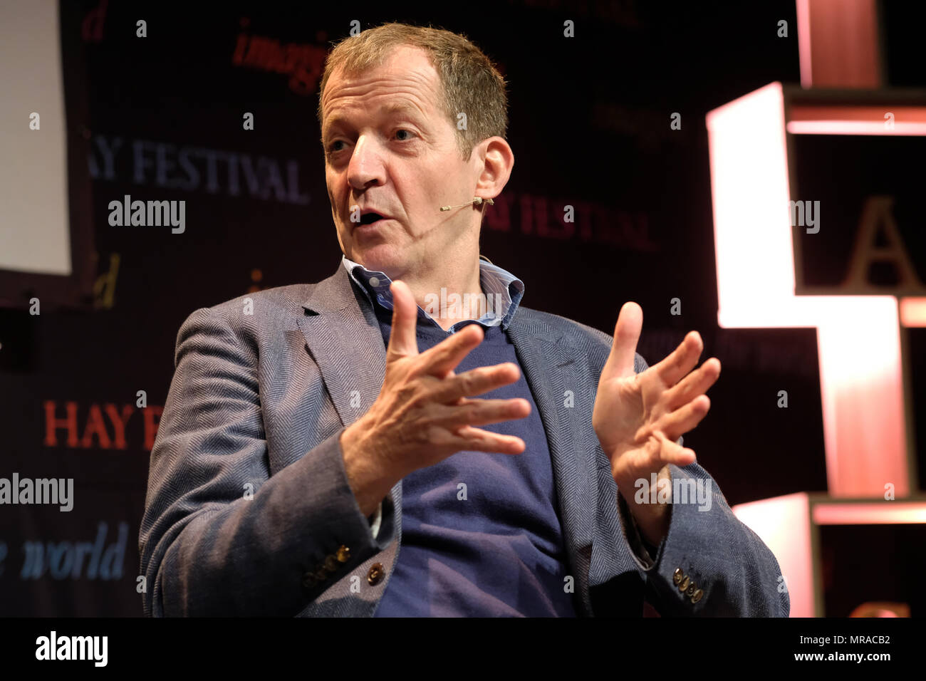 Hay Festival, Heu auf Wye, UK - Mai 2018 - Alastair Campbell der Journalist und Autor an der Hay Festival, befragt und sprechen über seinen neuen Thriller über Fußball und den Terrorismus in den 1970er Jahren, der zusammen mit Paul Fletcher - Samstag blutigen Samstag - Foto Steven Mai/Alamy Leben Nachrichten geschrieben Stockfoto