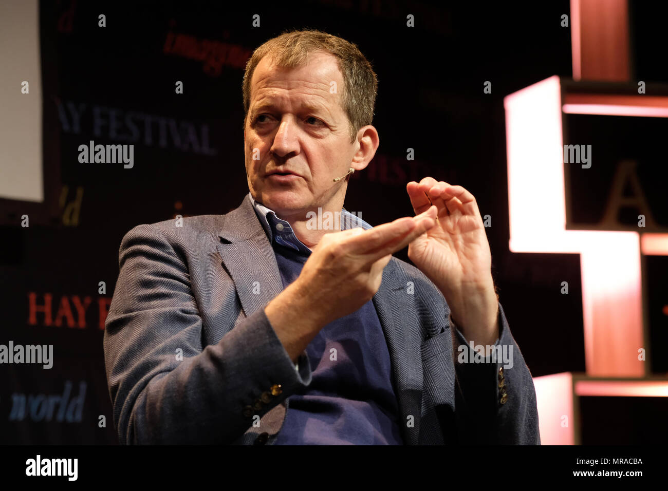 Hay Festival, Heu auf Wye, UK - Mai 2018 - Alastair Campbell der Journalist und Autor an der Hay Festival, befragt und sprechen über seinen neuen Thriller über Fußball und den Terrorismus in den 1970er Jahren, der zusammen mit Paul Fletcher - Samstag blutigen Samstag - Foto Steven Mai/Alamy Leben Nachrichten geschrieben Stockfoto