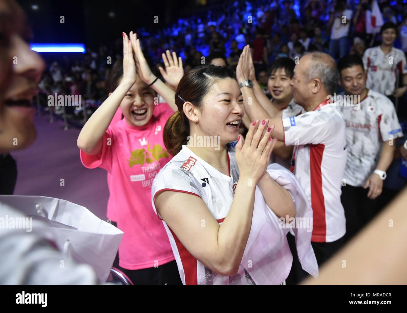 Bangkok, Thailand. 26 Mai, 2018. Team Japan Feiern nach dem Gewinn der BWF Uber Cup 2018 Finale gegen Team Thailand in Bangkok, Thailand, am 26. Mai 2018. Team Japan beat Team Thailand von 3-0 im Finale und behauptete den Titel der Veranstaltung. Credit: Wang Shen/Xinhua/Alamy leben Nachrichten Stockfoto