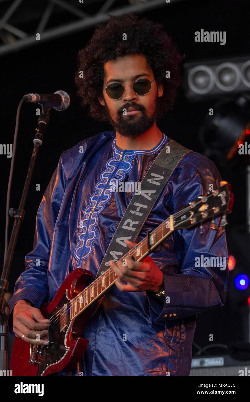 Belfast, UK, 26. Mai 2018. Imarhan ist algerische Tuareg Desert Rock Quintett 2006 in Tamanrasset, Algerien gebildet. Ihre erste und das gleichnamige Album Imarhan vom deutschen Label City Slang im Jahr 2016 produziert wurde. Sie führten in Belfast, Nordirland als Teil von BBC 6 Music Größte Wochenende. 25. Mai 2018 Stockfoto