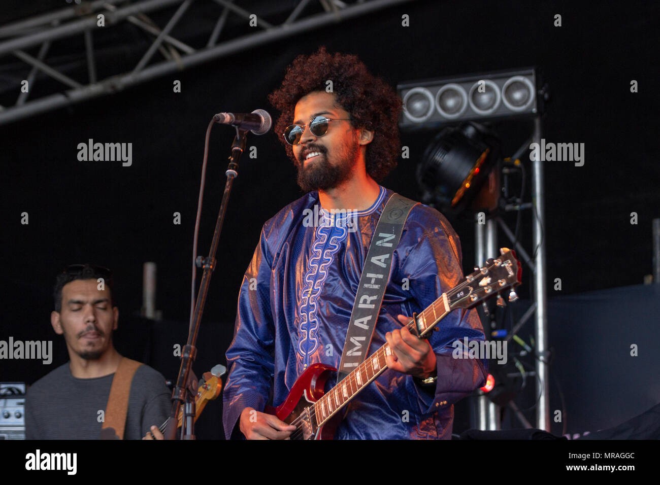 Belfast, UK, 26. Mai 2018. Imarhan ist algerische Tuareg Desert Rock Quintett 2006 in Tamanrasset, Algerien gebildet. Ihre erste und das gleichnamige Album Imarhan vom deutschen Label City Slang im Jahr 2016 produziert wurde. Sie führten in Belfast, Nordirland als Teil von BBC 6 Music Größte Wochenende. 25. Mai 2018 Stockfoto