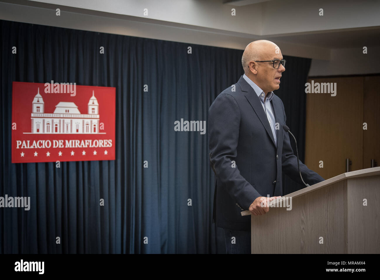 26. Mai 2018. Caracas, Venezuela. Der venezolanische Minister für Kommunikation, Jorge Rodríguez, in die Medien und die Freilassung der US-Bürger Joshua Holt zu verkünden, der Verschwörung und Spionage vorgeworfen. Credit: Marcos Salgado/Alamy leben Nachrichten Stockfoto