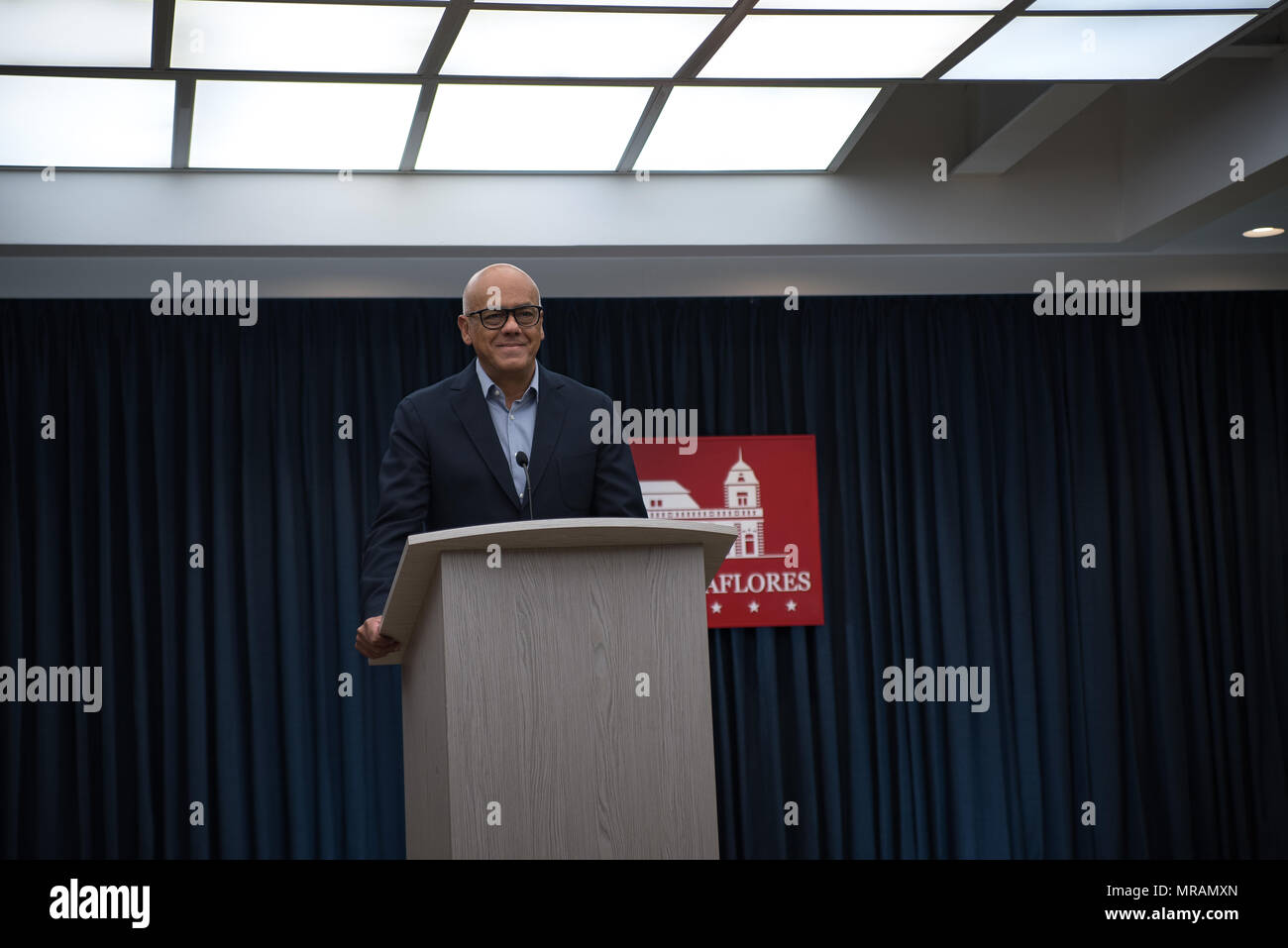 26. Mai 2018. Caracas, Venezuela. Der venezolanische Minister für Kommunikation, Jorge Rodríguez, in die Medien und die Freilassung der US-Bürger Joshua Holt zu verkünden, der Verschwörung und Spionage vorgeworfen. Credit: Marcos Salgado/Alamy leben Nachrichten Stockfoto