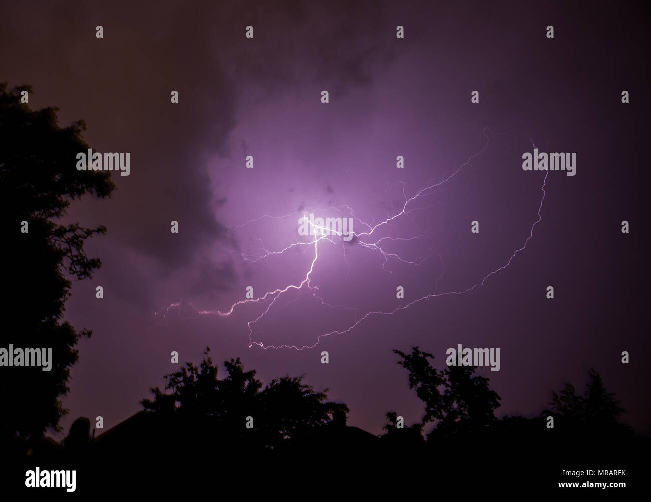 Oxford, Großbritannien, 27. Mai 2018. Blitz über den Oxford sky. © Peter Lusabia/Alamy News Live Stockfoto