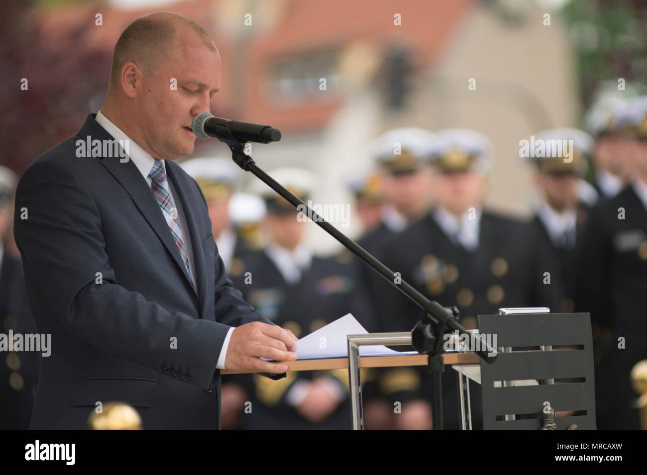BALTOPS 2017 war eine von den USA geführte multinationale maritime Übung, die im Juni 2017 in der Ostseeregion durchgeführt wurde. In einem Archivbild wird eine Flaggenzeremonie am 3. Juni 2017 in Stettin (Polen) gezeigt, die die teilnehmenden Nationen am NATO-Übungsrahmen für Streiks- und Unterstützungskräfte repräsentiert. Stockfoto