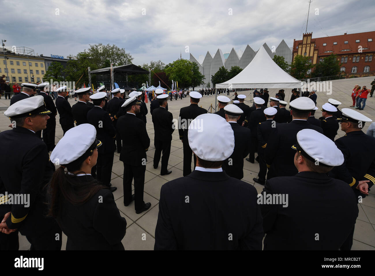 BALTOPS 2017 ist eine von der NATO geführte multinationale maritime Übung in der Ostseeregion. Das Archivbild dokumentiert die Präsentation der Flaggenzeremonie unter Beteiligung der teilnehmenden Nationen in Stettin, Polen, am 3. Juni 2017. Stockfoto