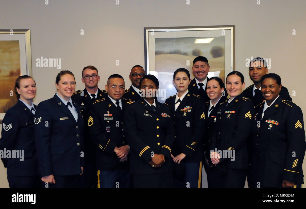 Soldaten der Armee finden Medizinische Befehl und 807Th Medical Command (Support) Flieger aus den 87 medizinischen Support Squadron als Studenten in der ersten Drehung mit radiologischen und Labor medizinische Technologen von Hackensack University Medical Center. Am 5. Juni 2017, Hackensack University Medical Center und der US-Armee Finden kündigte die Bildung von Hackensack S.M.A.R.T. (Strategische medizinische Asset Readiness Training), einem innovativen, einzigartigen Partnerschaft, die auf Hoch konzentriert - Qualität, individualisierten Spezialität medizinische Schulung für Service mem Stockfoto